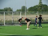 Laatste training S.K.N.W.K. JO11-1JM van seizoen 2022-2023 (partijtje tegen de ouders) (89/221)